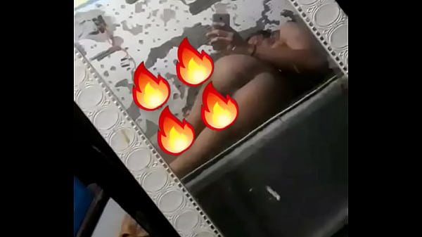 Gay exibindo o cuzinho
