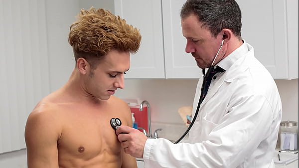 Twink Visits Doctor for Having Trouble Maintaining His Erection – Doctorblows